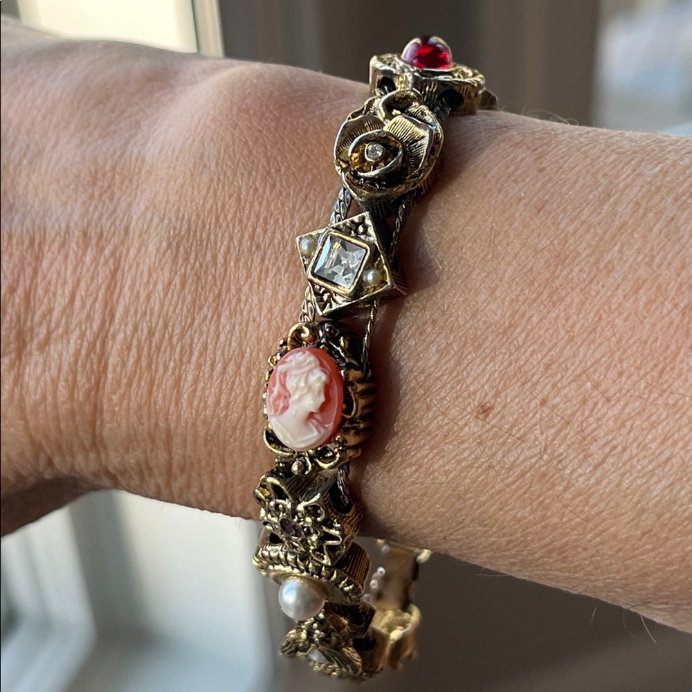 Vintage Victorian Bracelet - Picture 3 of 9